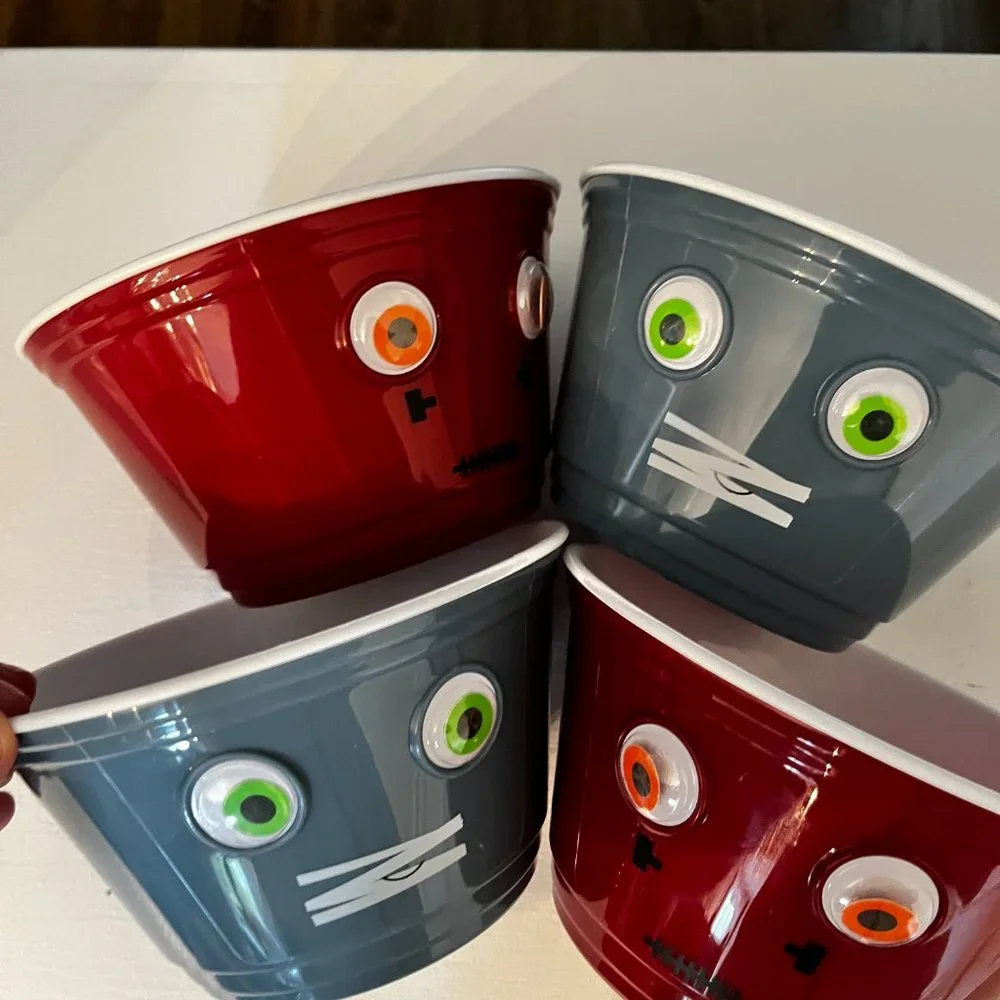 Plastic Google-Eyed Snack Bowls‎ - Set of 4 (new)